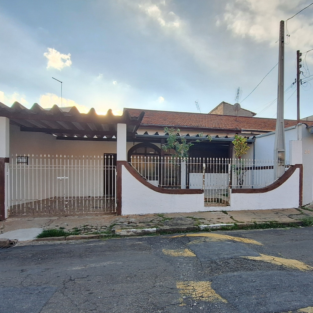 Casa Próximo Centro  Amparo/SP.