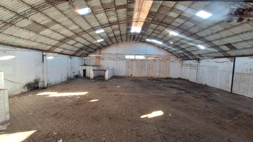 Barracão Comercial  No Centro  de Amparo/SP. 